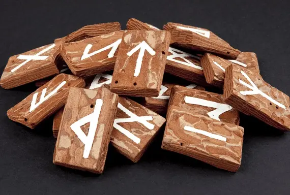 Руническая формула на удачный выход из ситуации