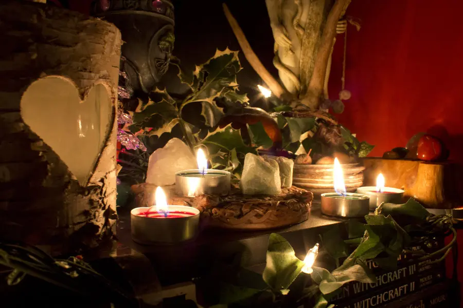 Остролист (падуб) на алтаре Йоля