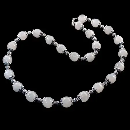 Бусы с лунным камнем