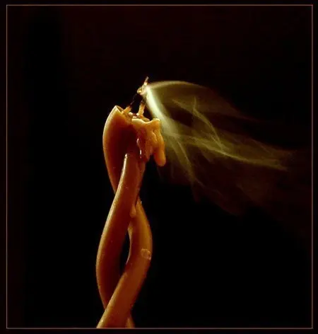 Сила заговора на две скрученные свечи