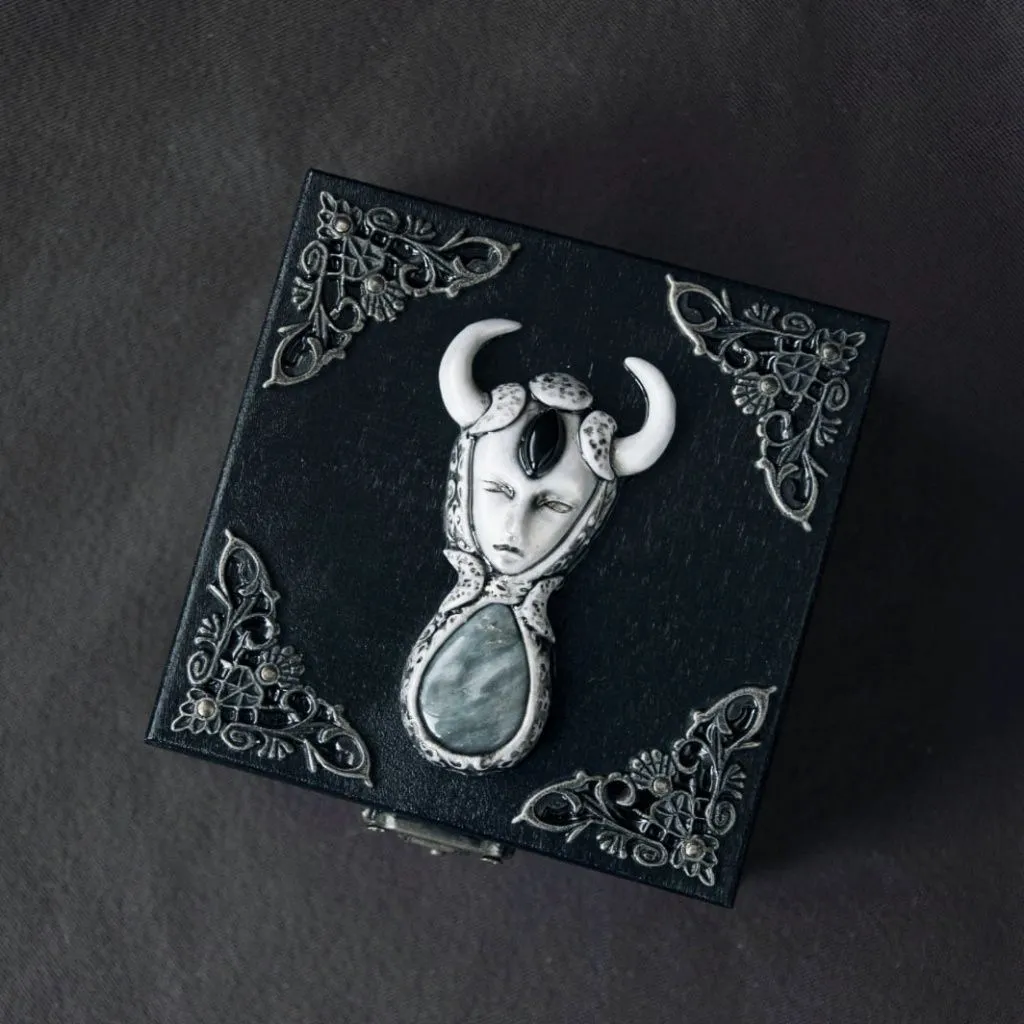 геката шкатулка.jpeg