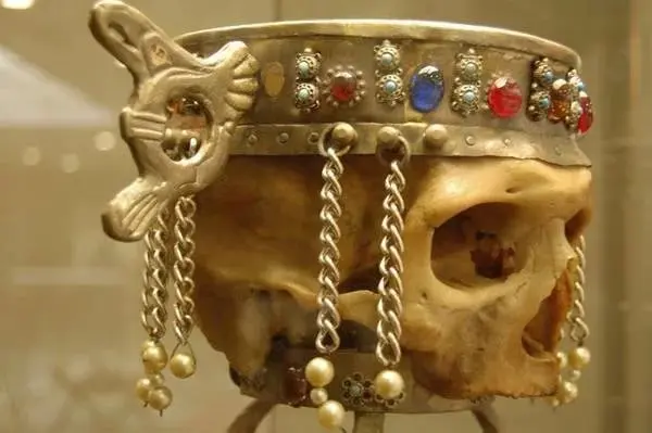 Чаша из черепа