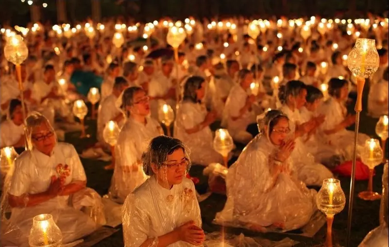 Буддизм_3 главных праздника_Весок 5.jpg