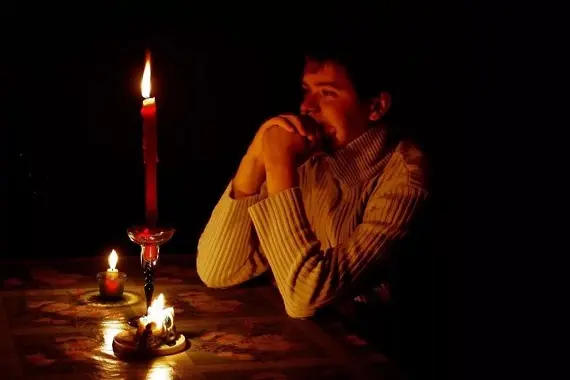 Ритуал с красной свечой на деньги