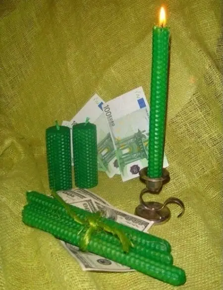 Правила использования свечей для ритуала на деньги