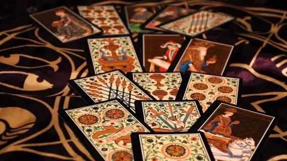 Как выбрать колоду для точного гадания на картах Таро Как выбрать колоду для точного гадания на картах Таро