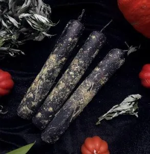 Свеча катаная с серебряной полынью фото